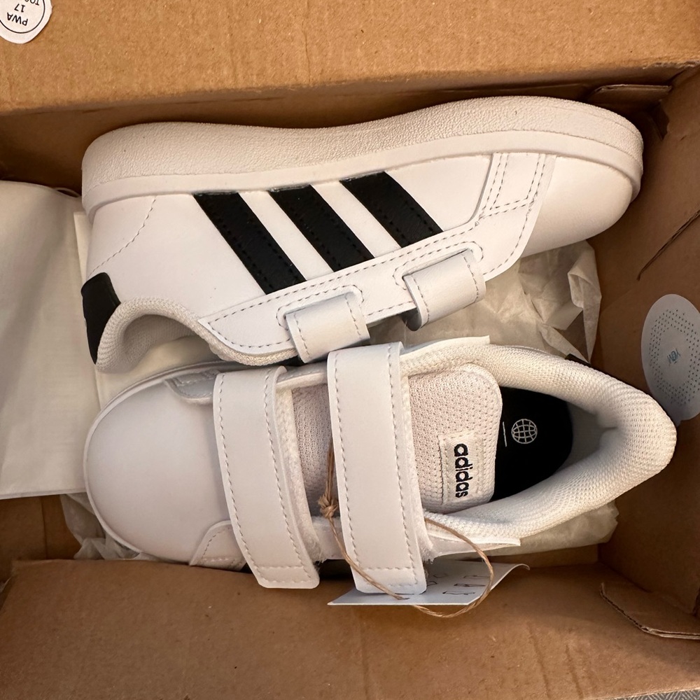 New in box adidas grand court 2.0 toddler sneakers size 8K
